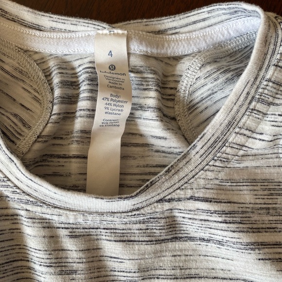 Lululemon woman’s top - Picture 3 of 6